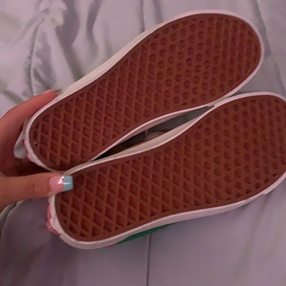 Vans - Picture 2 of 4